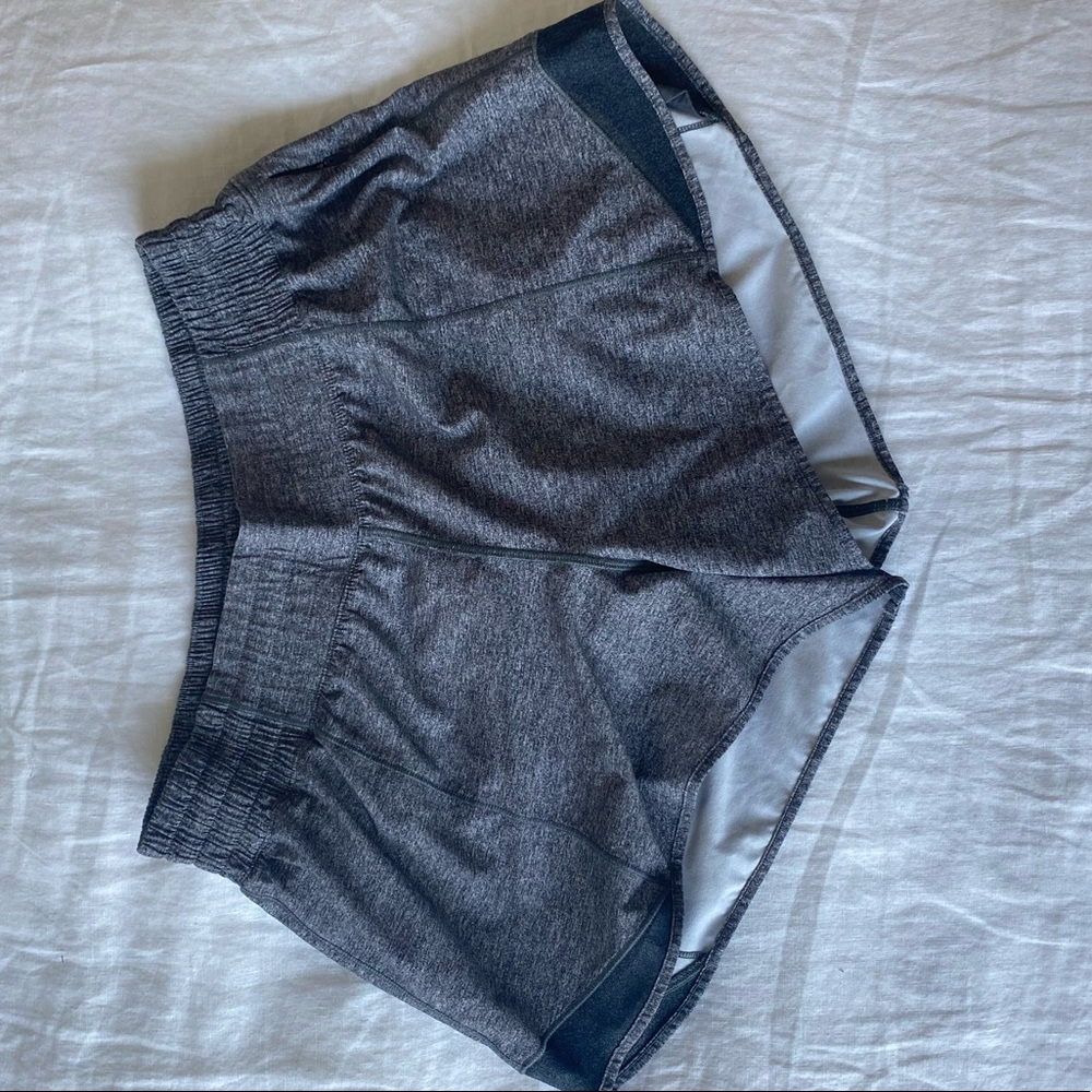 Lululemon Hotty Hot Short 4” Size 8 - Heather Gray